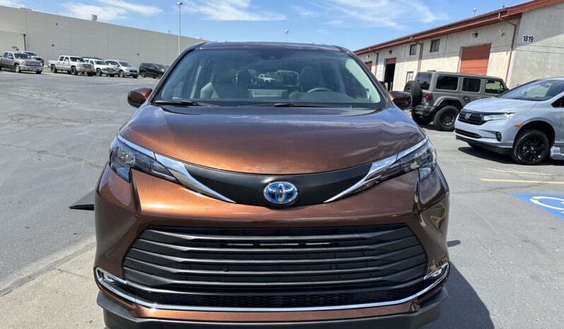 2024 Toyota Sienna Hybrid XLE Plus AWD | The New Vantage Mobility Northstar Wheelchair Accessible Conversion full