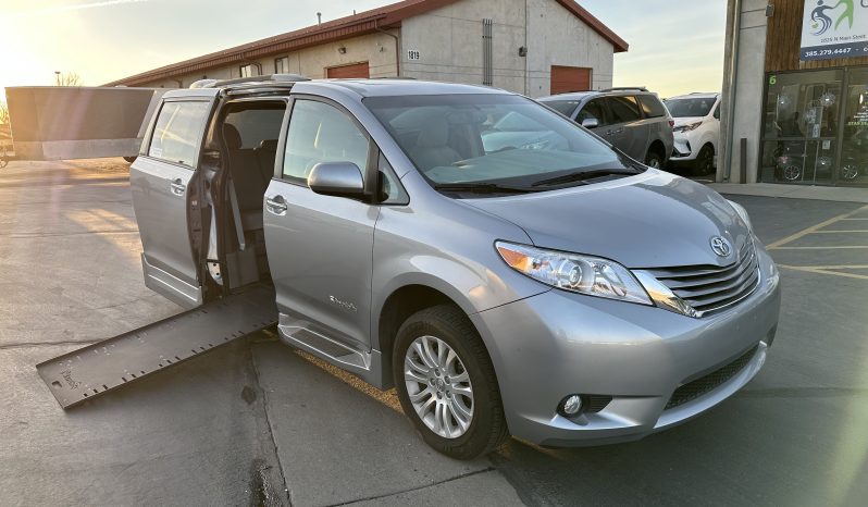 2017 Toyota Sienna XLE | BraunAbility Xi Wheelchair Accessible Conversion full