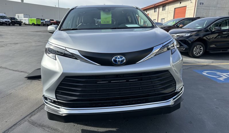 2024 Toyota Sienna Hybrid XLE Plus AWD | The New Vantage Mobility Northstar Wheelchair Accessible Conversion full