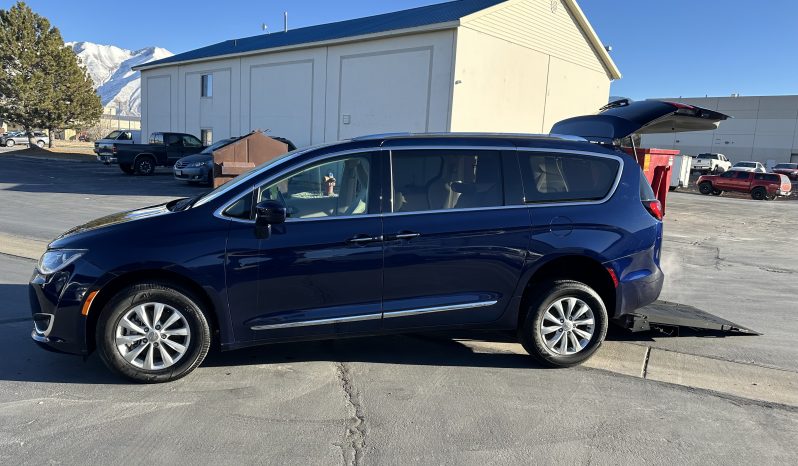 2019 Chrysler Pacifica Touring L  | Freedom Motors Manual Rear Entry Wheelchair Accessible Van full