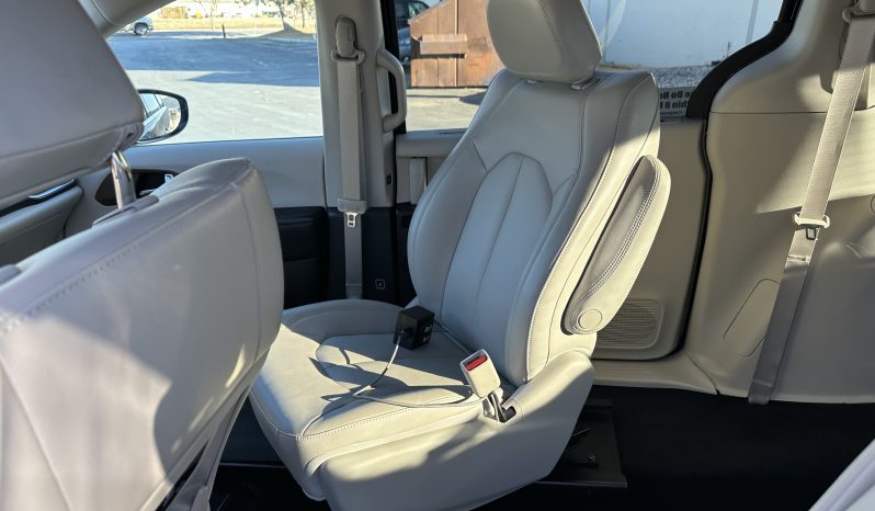 2019 Chrysler Pacifica Touring L  | Freedom Motors Manual Rear Entry Wheelchair Accessible Van full