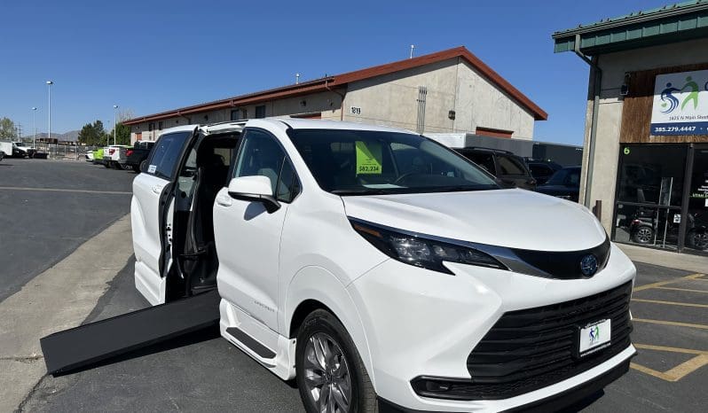 2025 Toyota Sienna Hybrid LE AWD |  Vantage Mobility Northstar Power Wheelchair Accessible Conversion full