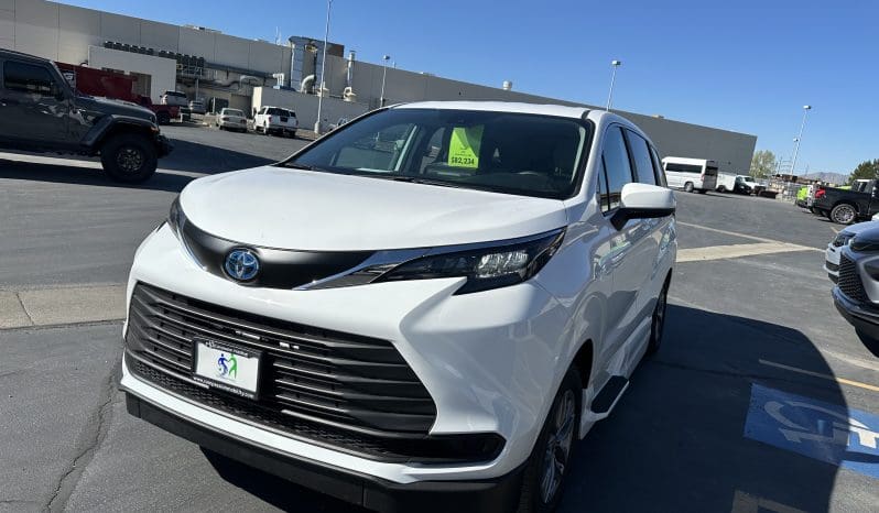 2025 Toyota Sienna Hybrid LE AWD |  Vantage Mobility Northstar Power Wheelchair Accessible Conversion full