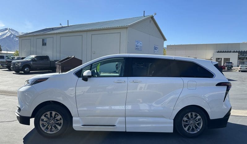 2025 Toyota Sienna Hybrid LE AWD |  Vantage Mobility Northstar Power Wheelchair Accessible Conversion full