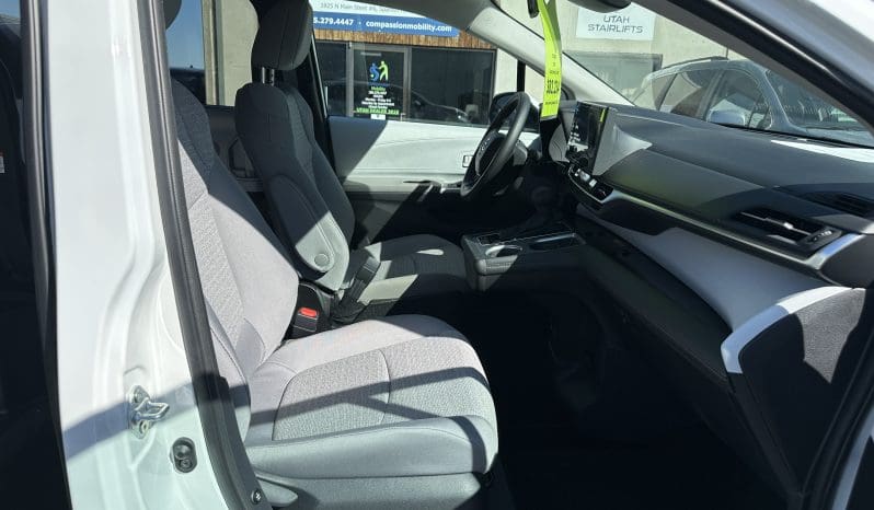 2025 Toyota Sienna Hybrid LE AWD |  Vantage Mobility Northstar Power Wheelchair Accessible Conversion full