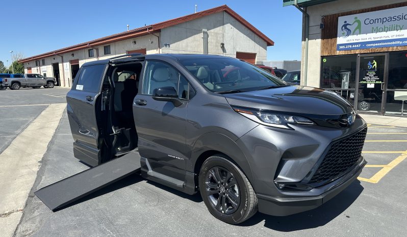 2025 Toyota Sienna Hybrid XSE Plus AWD |  Vantage Mobility Northstar Wheelchair Accessible Conversion full