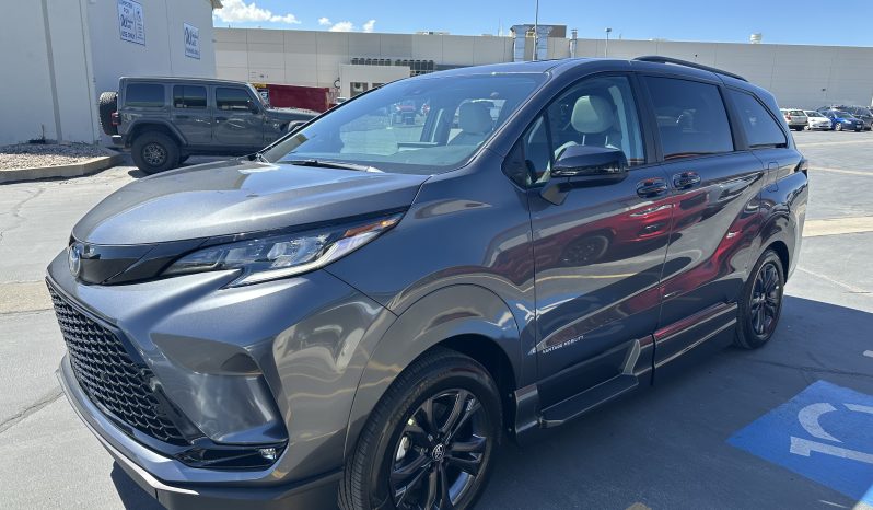 2025 Toyota Sienna Hybrid XSE Plus AWD |  Vantage Mobility Northstar Wheelchair Accessible Conversion full
