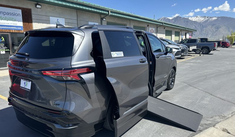 2025 Toyota Sienna Hybrid XSE Plus AWD |  Vantage Mobility Northstar Wheelchair Accessible Conversion full