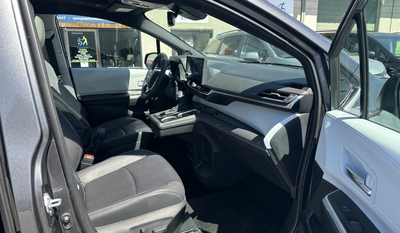 2025 Toyota Sienna Hybrid XSE Plus AWD |  Vantage Mobility Northstar Wheelchair Accessible Conversion full