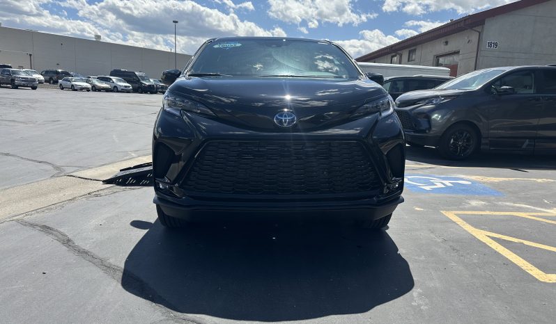 2025 Toyota Sienna Hybrid XSE Plus |  BraunAbility Side-Entry Foldout XT Power Ramp full