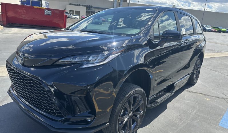2025 Toyota Sienna Hybrid XSE Plus |  BraunAbility Side-Entry Foldout XT Power Ramp full