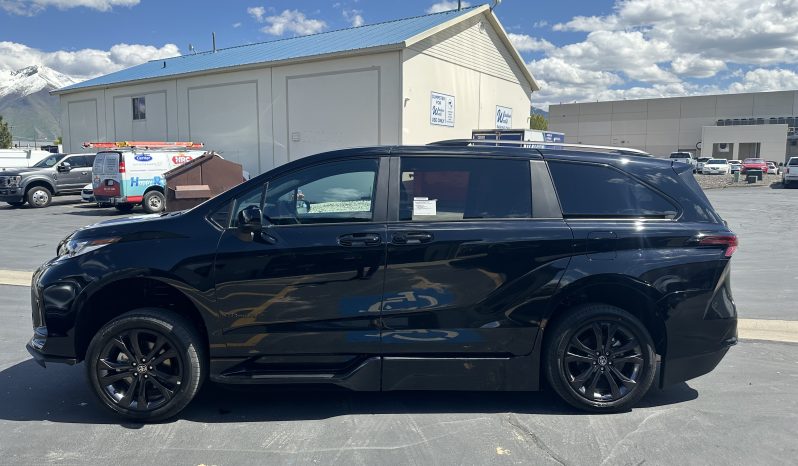 2025 Toyota Sienna Hybrid XSE Plus |  BraunAbility Side-Entry Foldout XT Power Ramp full