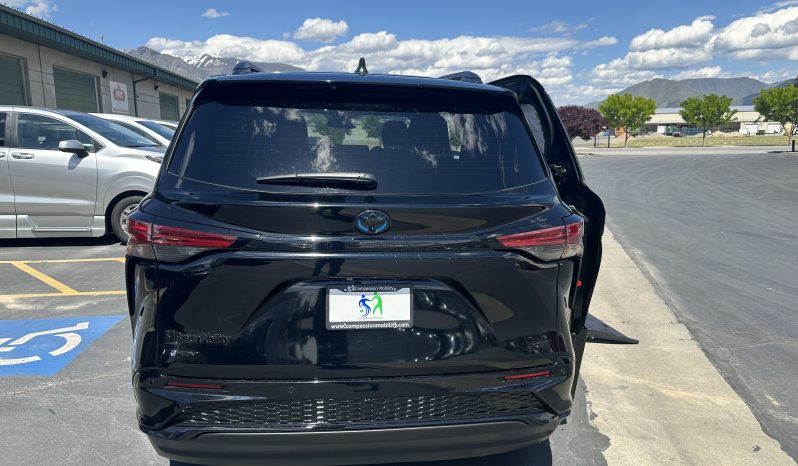 2025 Toyota Sienna Hybrid XSE Plus |  BraunAbility Side-Entry Foldout XT Power Ramp full
