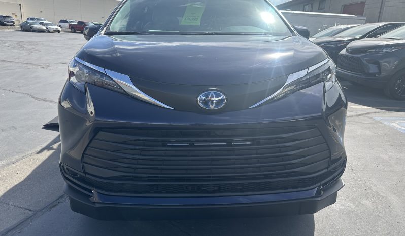 2025 Toyota Sienna Hybrid LE  |  Vantage Mobility Northstar Power Wheelchair Accessible Conversion full