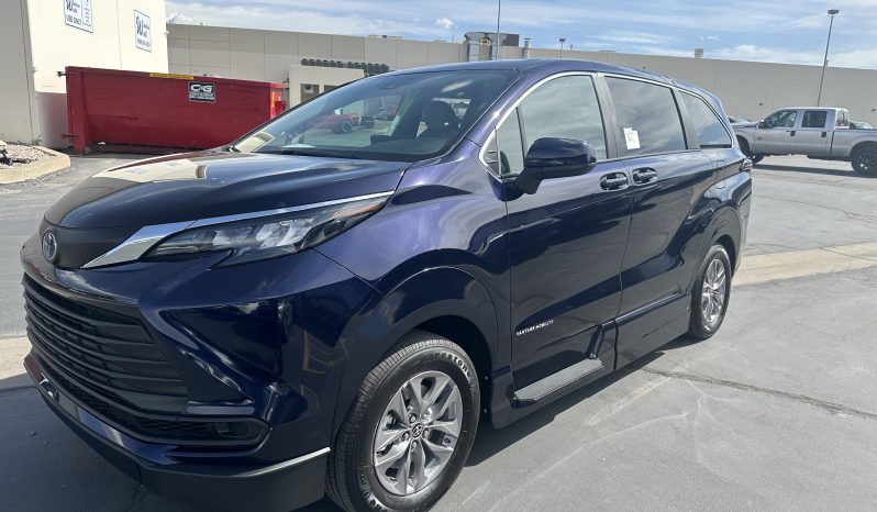2025 Toyota Sienna Hybrid LE  |  Vantage Mobility Northstar Power Wheelchair Accessible Conversion full