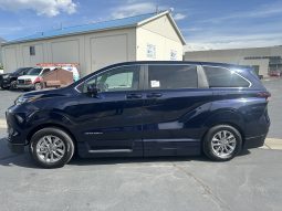 2025 Toyota Sienna Hybrid LE  |  Vantage Mobility Northstar Power Wheelchair Accessible Conversion full