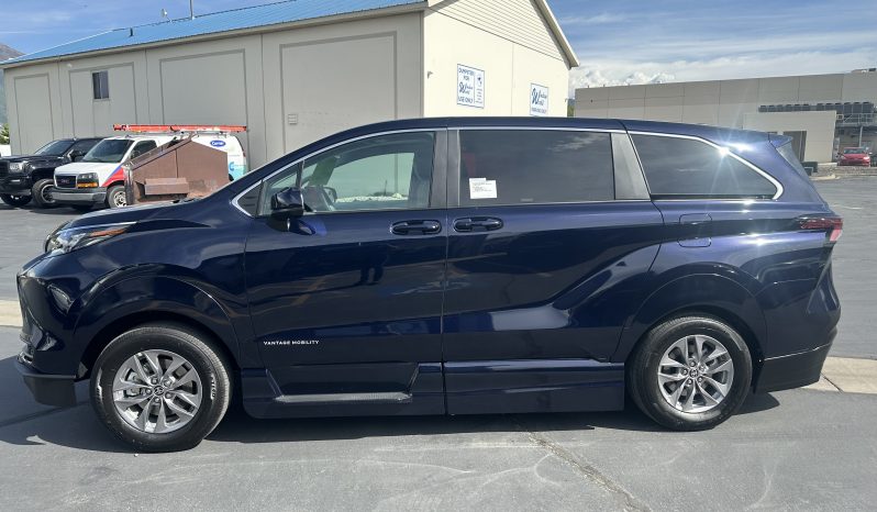 2025 Toyota Sienna Hybrid LE  |  Vantage Mobility Northstar Power Wheelchair Accessible Conversion full