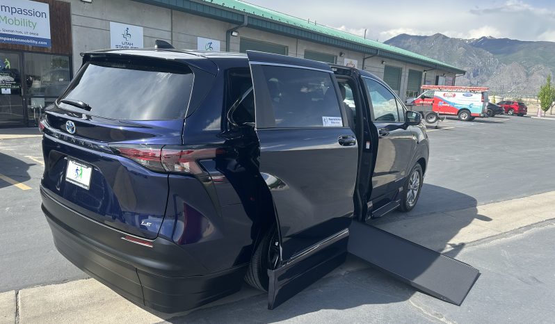 2025 Toyota Sienna Hybrid LE  |  Vantage Mobility Northstar Power Wheelchair Accessible Conversion full