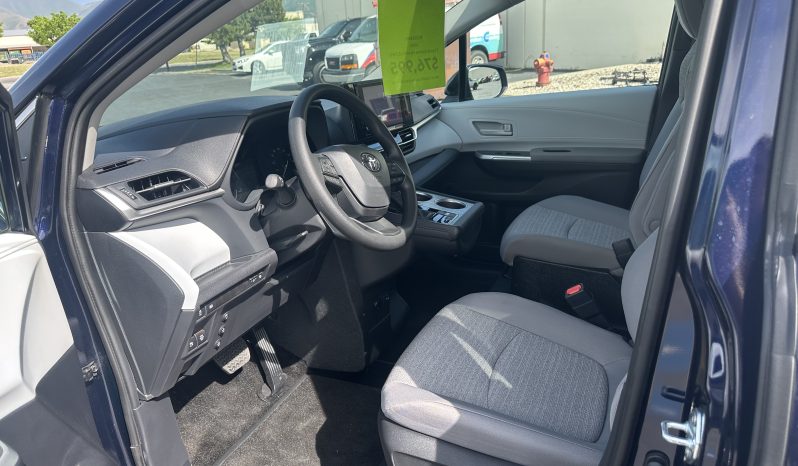 2025 Toyota Sienna Hybrid LE  |  Vantage Mobility Northstar Power Wheelchair Accessible Conversion full