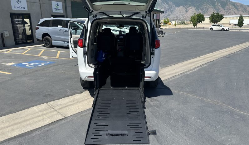 2023 Chrysler Voyager LX  | NEW BraunAbility Manual Rear Entry Wheelchair Conversion full