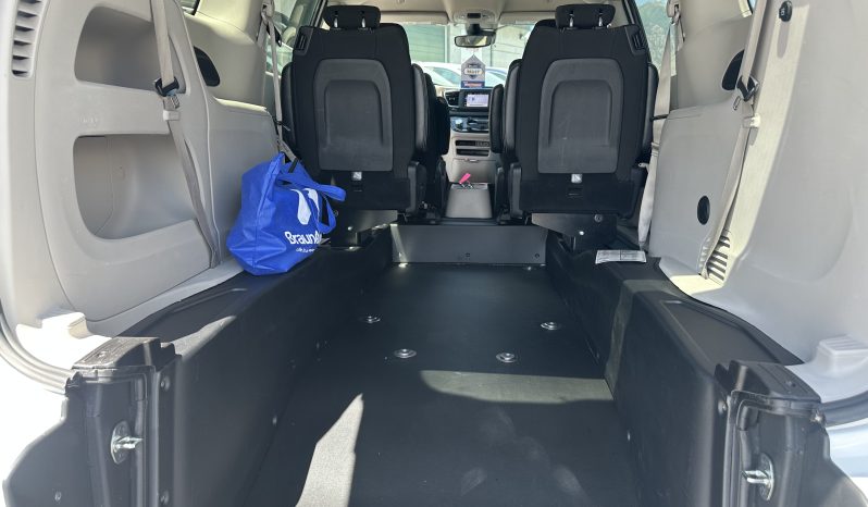 2023 Chrysler Voyager LX  | NEW BraunAbility Manual Rear Entry Wheelchair Conversion full