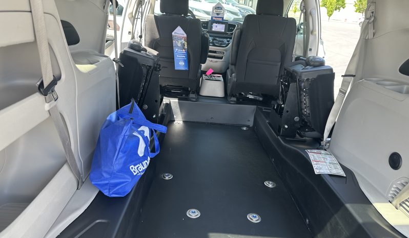 2023 Chrysler Voyager LX  | NEW BraunAbility Manual Rear Entry Wheelchair Conversion full