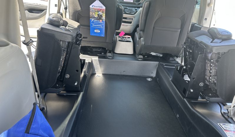 2023 Chrysler Voyager LX  | NEW BraunAbility Manual Rear Entry Wheelchair Conversion full