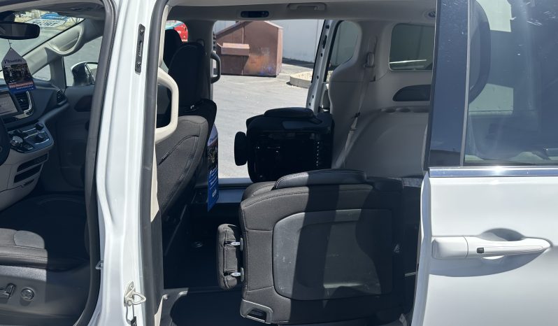 2023 Chrysler Voyager LX  | NEW BraunAbility Manual Rear Entry Wheelchair Conversion full