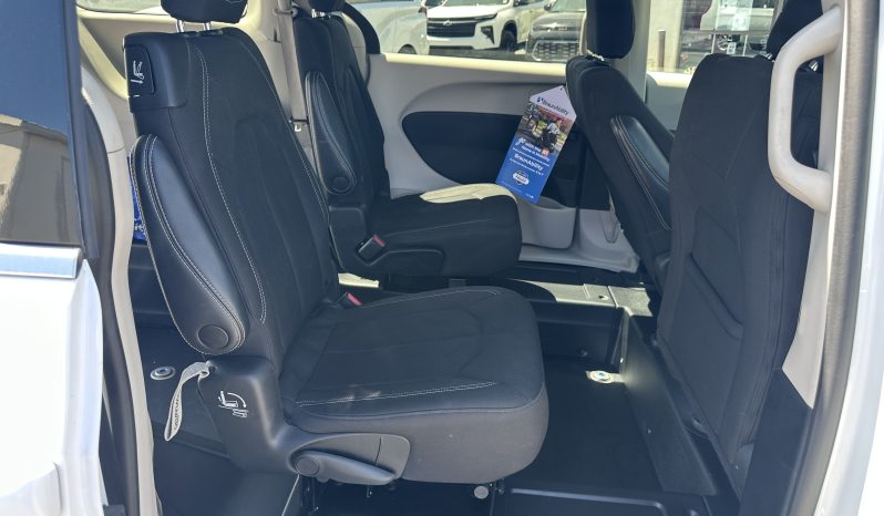 2023 Chrysler Voyager LX  | NEW BraunAbility Manual Rear Entry Wheelchair Conversion full