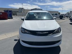 2023 Chrysler Voyager LX  | NEW BraunAbility Manual Rear Entry Wheelchair Conversion full