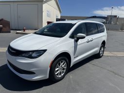 2023 Chrysler Voyager LX  | NEW BraunAbility Manual Rear Entry Wheelchair Conversion full