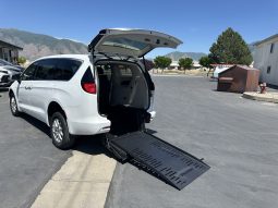 2023 Chrysler Voyager LX  | NEW BraunAbility Manual Rear Entry Wheelchair Conversion full