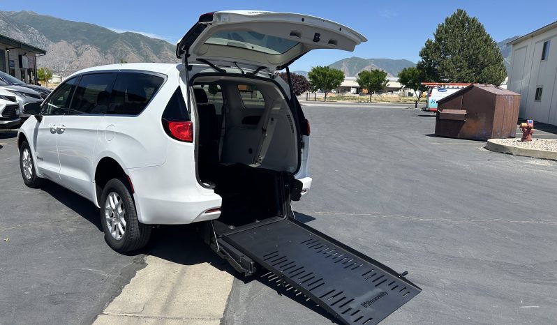 2023 Chrysler Voyager LX  | NEW BraunAbility Manual Rear Entry Wheelchair Conversion full