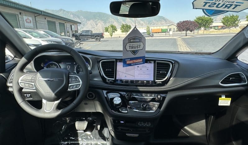 2025 Chrysler Pacifica Safety Plus DVD Sunroof  | NEW BraunAbility XT Power Fold Out Wheelchair Conversion full