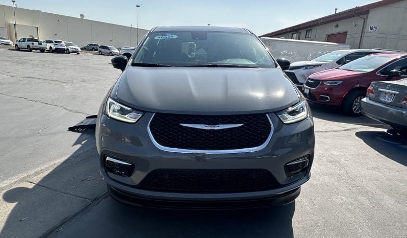 2025 Chrysler Pacifica Safety Plus DVD Sunroof  | NEW BraunAbility XT Power Fold Out Wheelchair Conversion full