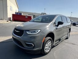 2025 Chrysler Pacifica Safety Plus DVD Sunroof  | NEW BraunAbility XT Power Fold Out Wheelchair Conversion full