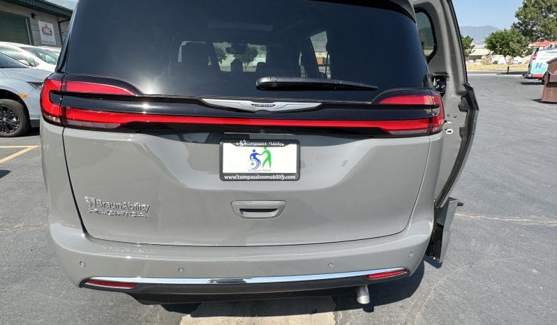 2025 Chrysler Pacifica Safety Plus DVD Sunroof  | NEW BraunAbility XT Power Fold Out Wheelchair Conversion full