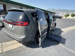 2025 Chrysler Pacifica Safety Plus DVD Sunroof  | NEW BraunAbility XT Power Fold Out Wheelchair Conversion full