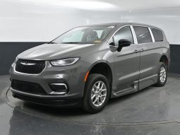 2025 Chrysler Pacifica Safety Plus DVD Sunroof  | NEW BraunAbility XT Power Fold Out Wheelchair Conversion full