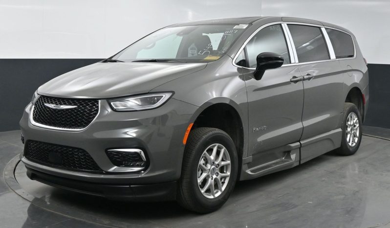 2025 Chrysler Pacifica Safety Plus DVD Sunroof  | NEW BraunAbility XT Power Fold Out Wheelchair Conversion full