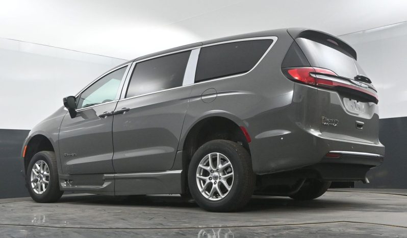 2025 Chrysler Pacifica Safety Plus DVD Sunroof  | NEW BraunAbility XT Power Fold Out Wheelchair Conversion full