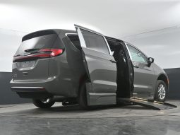 2025 Chrysler Pacifica Safety Plus DVD Sunroof  | NEW BraunAbility XT Power Fold Out Wheelchair Conversion full
