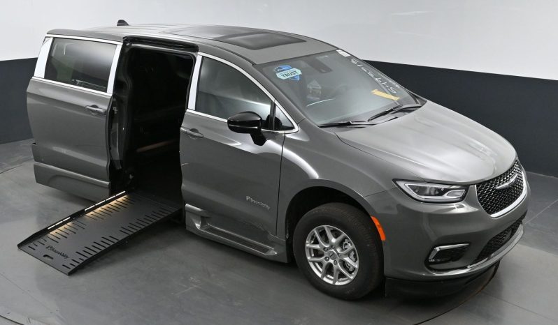 2025 Chrysler Pacifica Safety Plus DVD Sunroof  | NEW BraunAbility XT Power Fold Out Wheelchair Conversion full