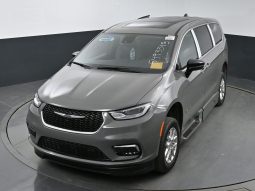 2025 Chrysler Pacifica Safety Plus DVD Sunroof  | NEW BraunAbility XT Power Fold Out Wheelchair Conversion full