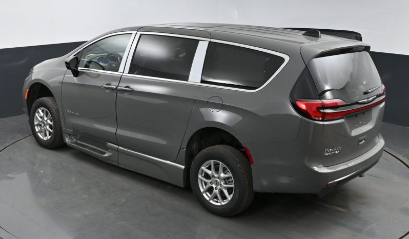 2025 Chrysler Pacifica Safety Plus DVD Sunroof  | NEW BraunAbility XT Power Fold Out Wheelchair Conversion full