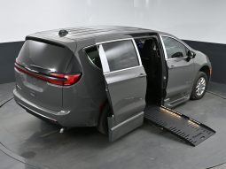 2025 Chrysler Pacifica Safety Plus DVD Sunroof  | NEW BraunAbility XT Power Fold Out Wheelchair Conversion full