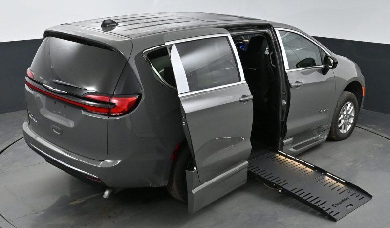 2025 Chrysler Pacifica Safety Plus DVD Sunroof  | NEW BraunAbility XT Power Fold Out Wheelchair Conversion full
