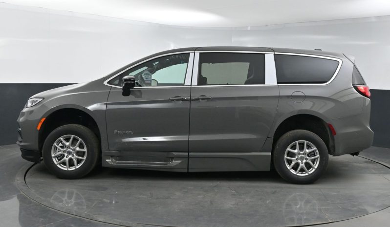 2025 Chrysler Pacifica Safety Plus DVD Sunroof  | NEW BraunAbility XT Power Fold Out Wheelchair Conversion full