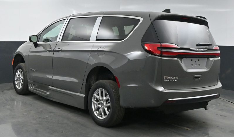 2025 Chrysler Pacifica Safety Plus DVD Sunroof  | NEW BraunAbility XT Power Fold Out Wheelchair Conversion full