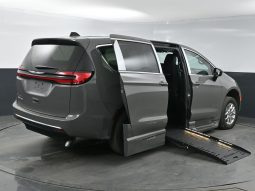 2025 Chrysler Pacifica Safety Plus DVD Sunroof  | NEW BraunAbility XT Power Fold Out Wheelchair Conversion full